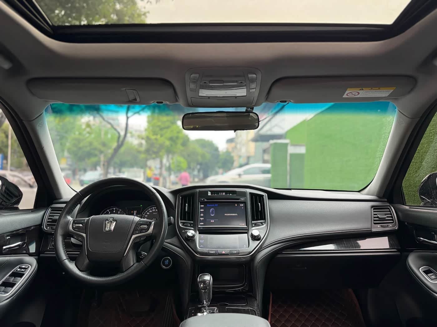 2015 Toyota Crown Black, 160,000 km, China export – photo 5
