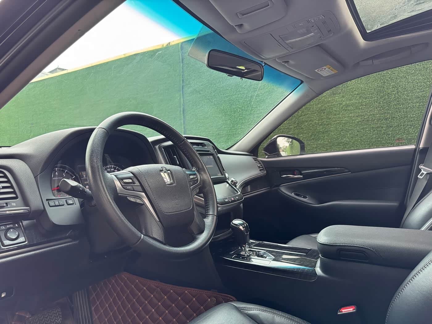 2015 Toyota Crown Black, 160,000 km, China export – photo 4