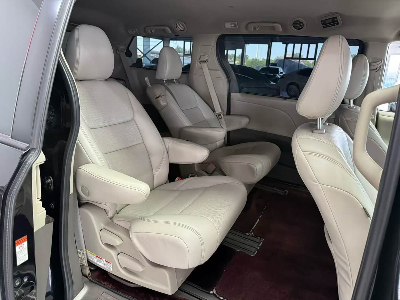 2015 Toyota Sienna Black, 136,000 km, China export – photo 5
