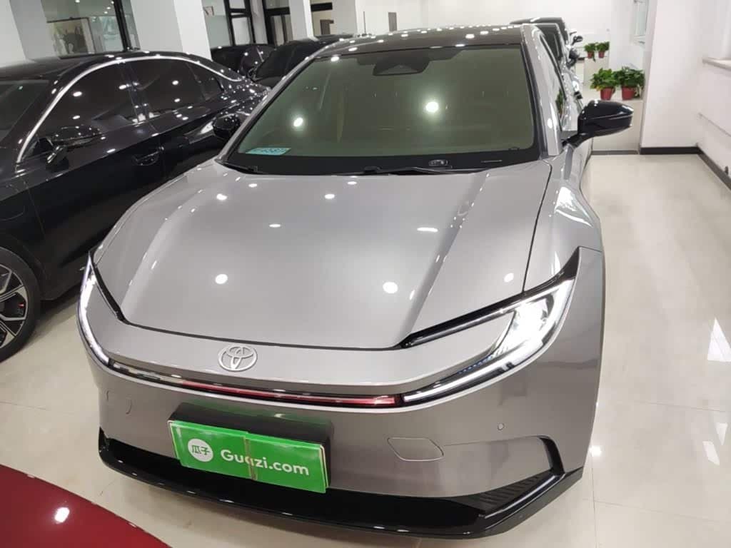 2025 Toyota bZ5 银灰色, 70,600 km, China export – photo 3
