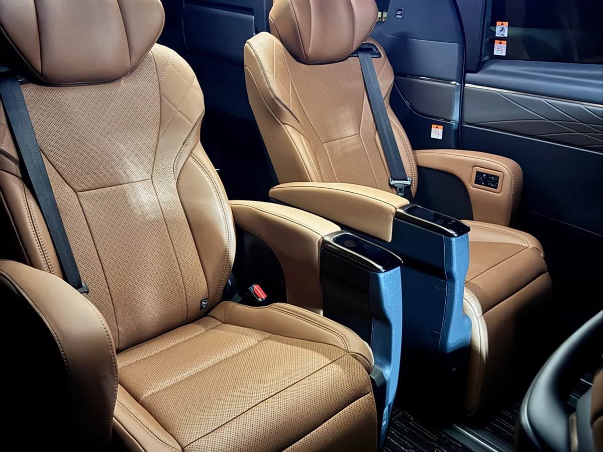 -- Toyota Vellfire 银灰色, 1,000 km, China export – photo 5