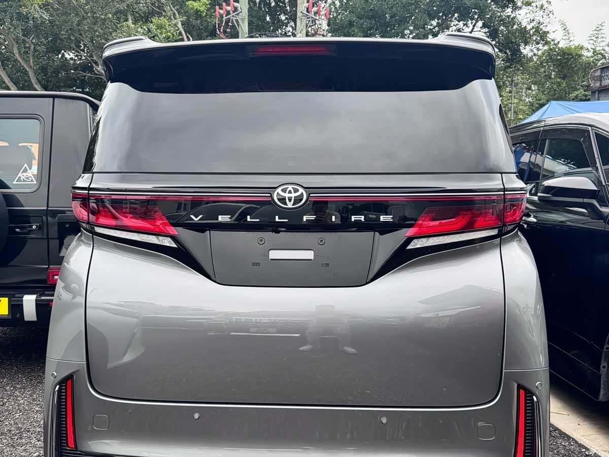 -- Toyota Vellfire 银灰色, 1,000 km, China export – photo 3
