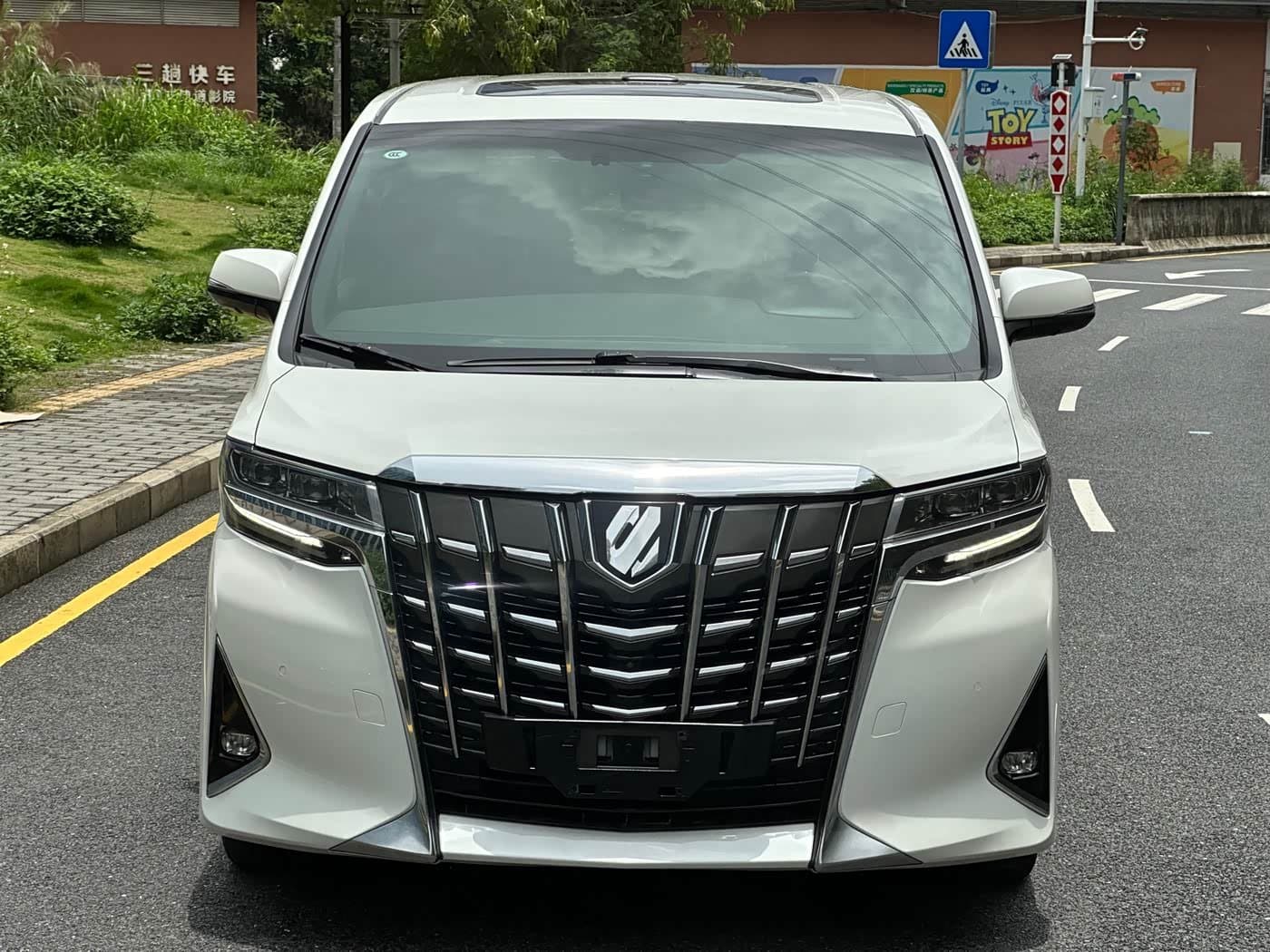2018 Toyota Alphard White, 75,000 km, China export – photo 3
