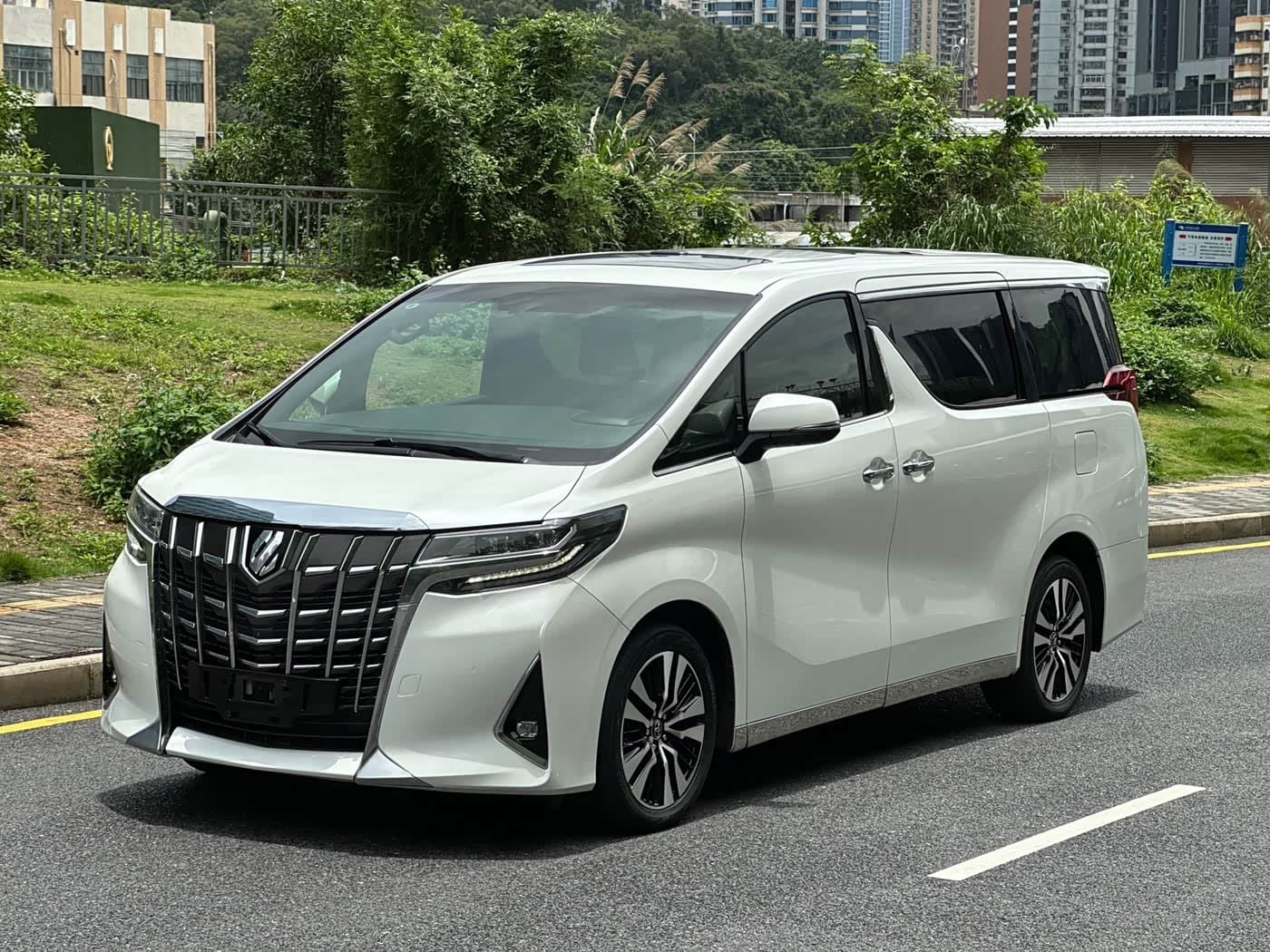 2018 Toyota Alphard White, 75,000 km, China export – photo 1