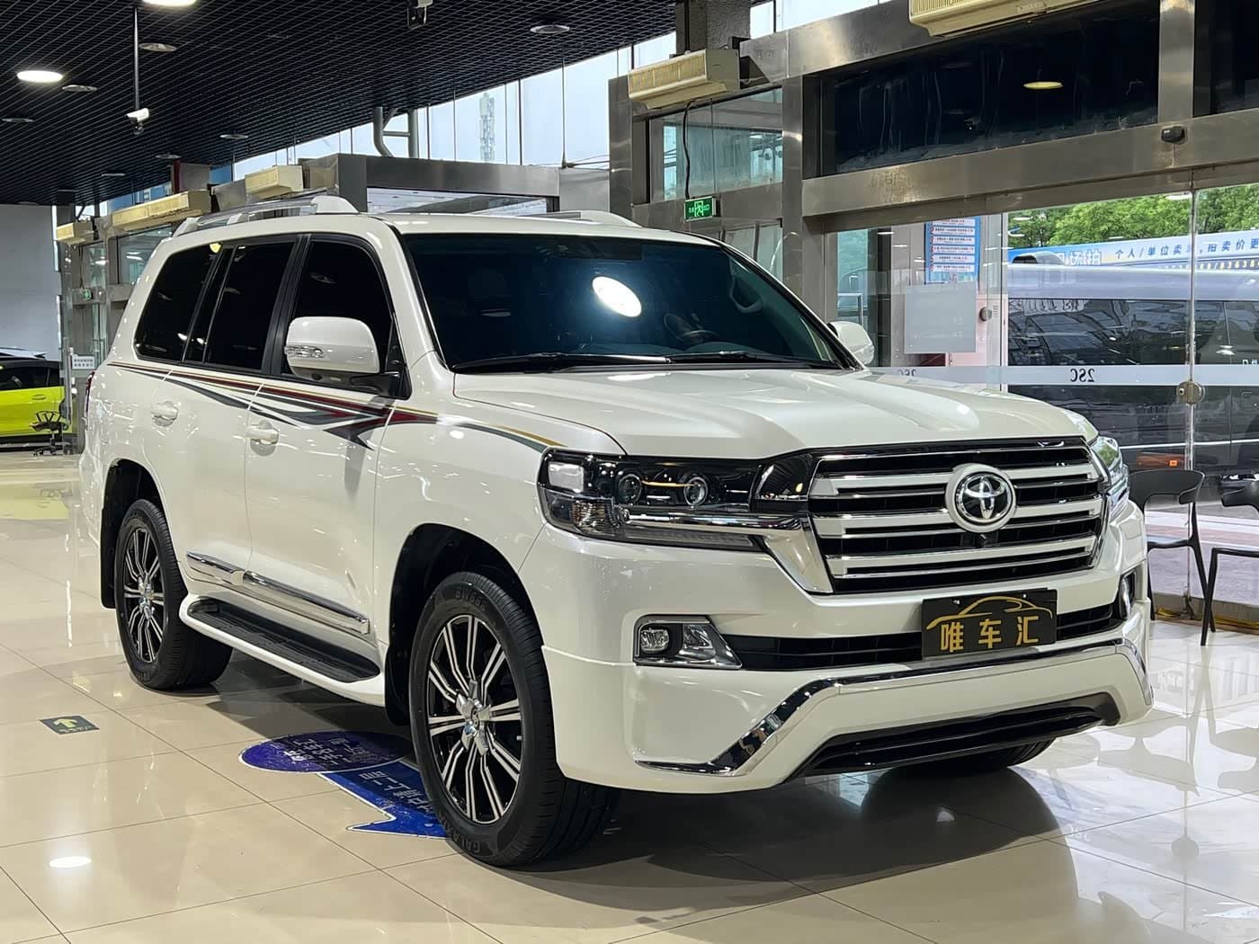 -- Toyota Land Cruiser White, 45,000 km, China export – photo 3