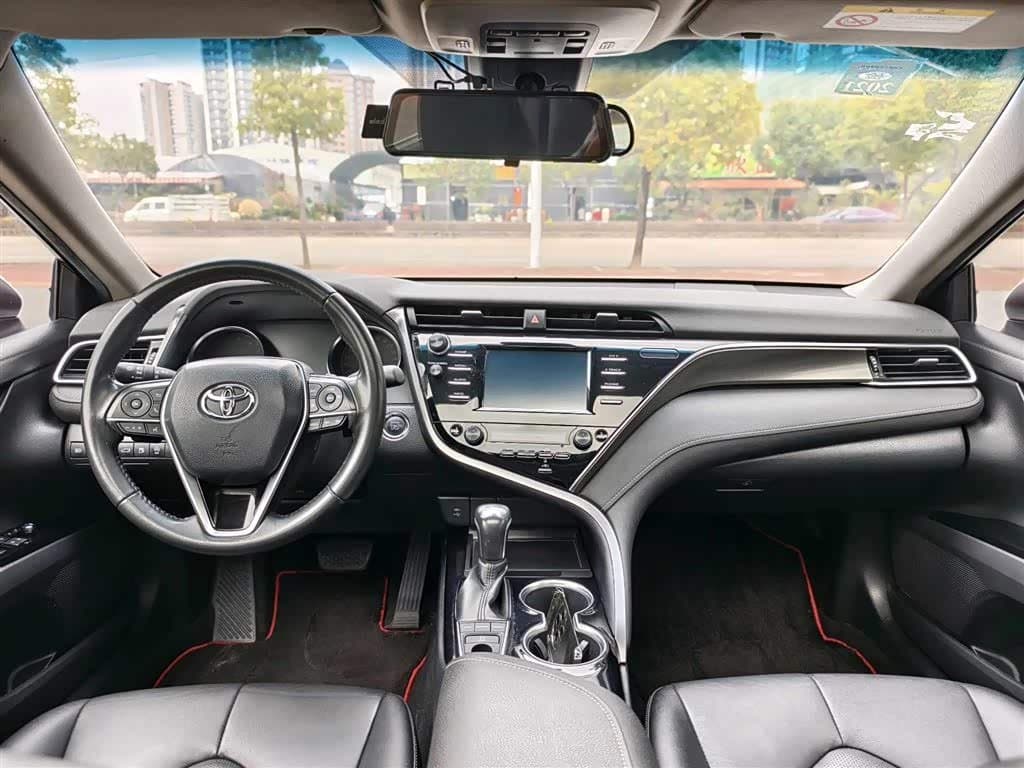 2017 Toyota Camry White, 110,000 km, China export – photo 7