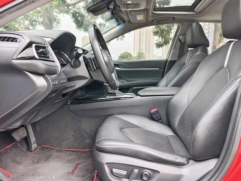 2017 Toyota Camry White, 110,000 km, China export – photo 6