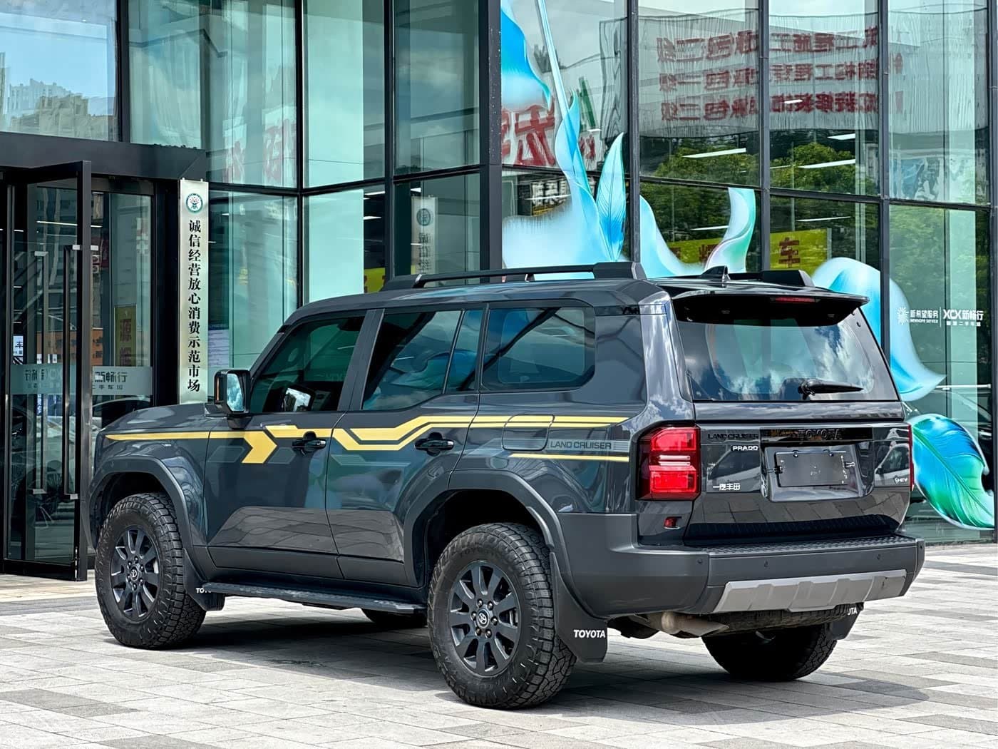 2025 Toyota Prado 银灰色, 56,000 km, China export – photo 4