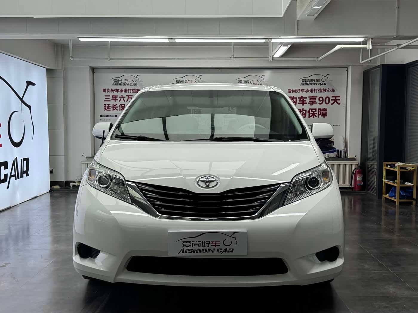 -- Toyota Sienna White, 140,000 km, China export – photo 2