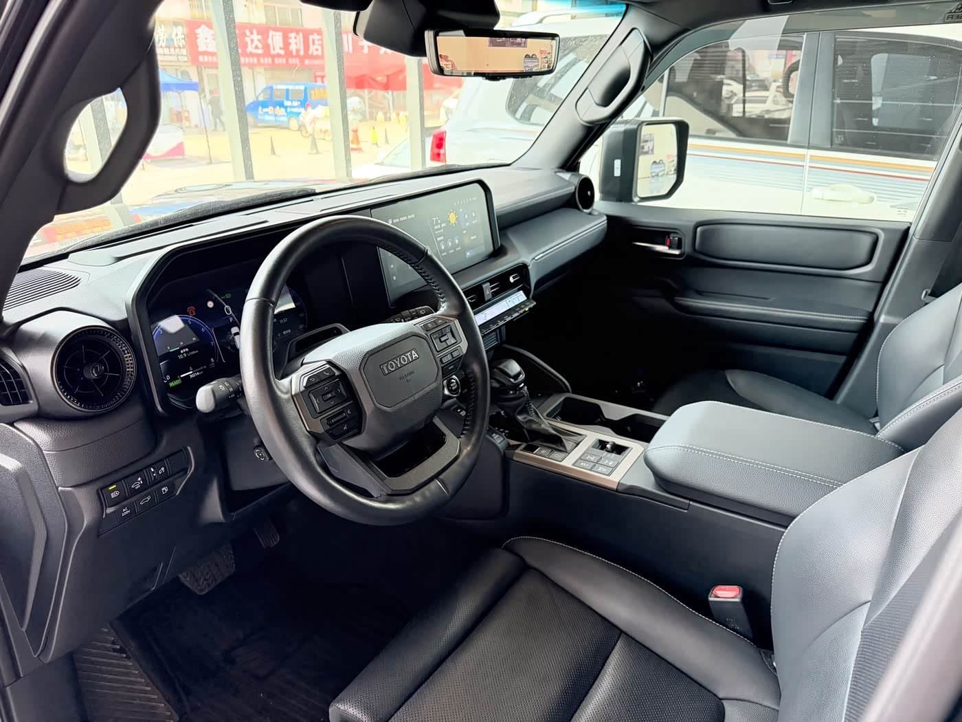 2024 Toyota Prado Black, 30,000 km, China export – photo 6