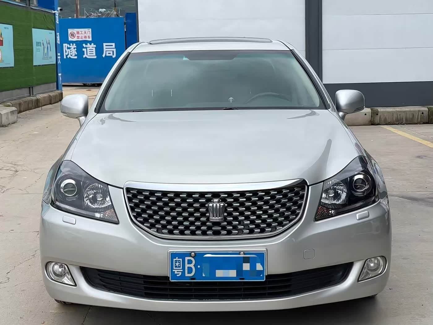 2011 Toyota Crown 银灰色, 170,000 km, China export – photo 2