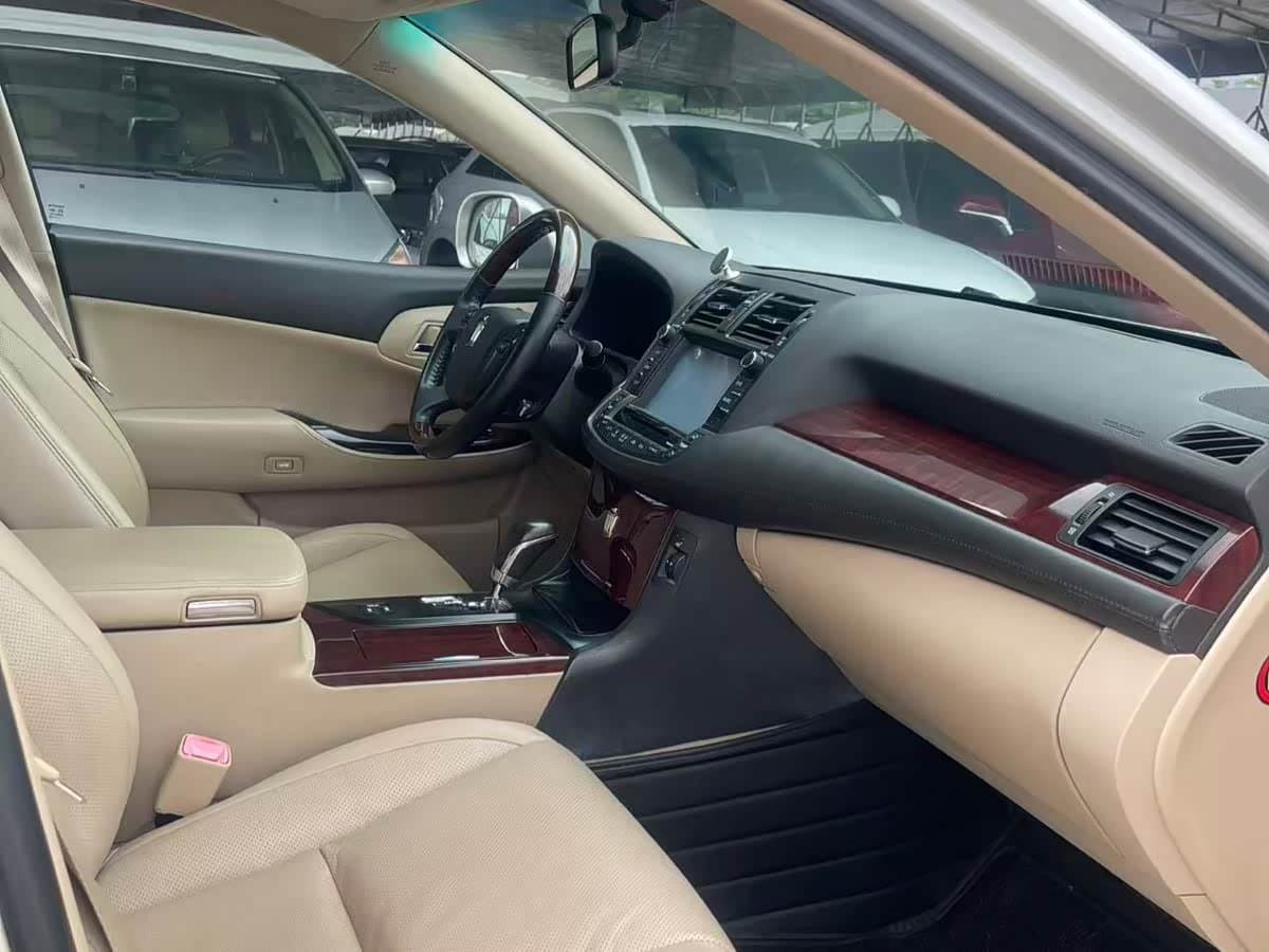 2011 Toyota Crown 银灰色, 170,000 km, China export – photo 5