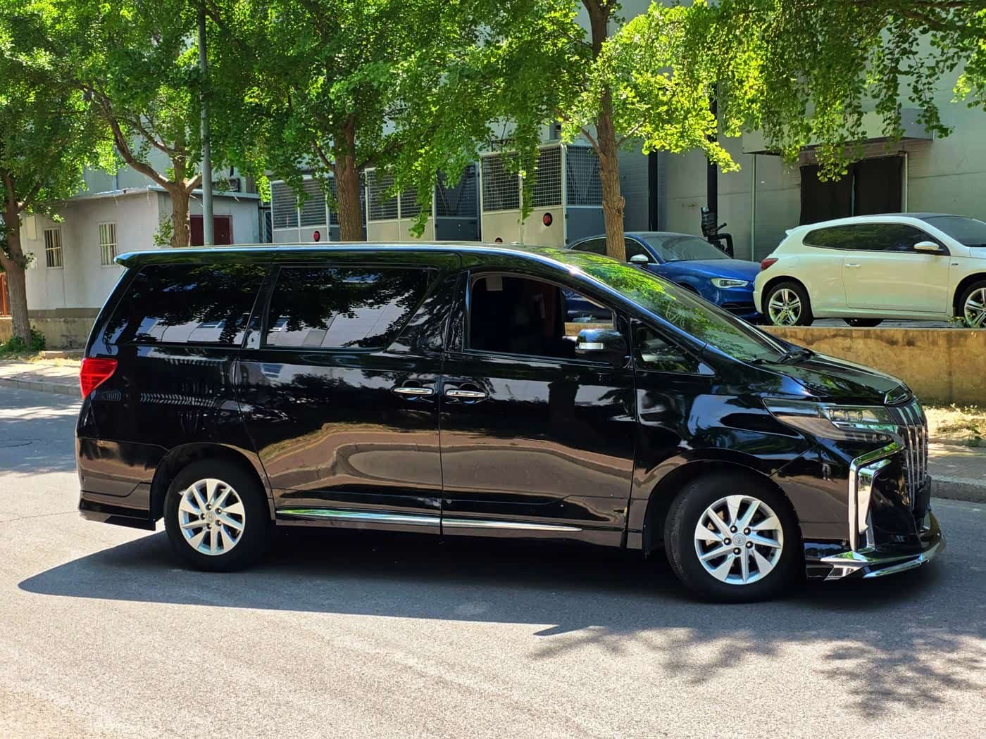 2013 Toyota Alphard Black, 86,000 km, China export – photo 3