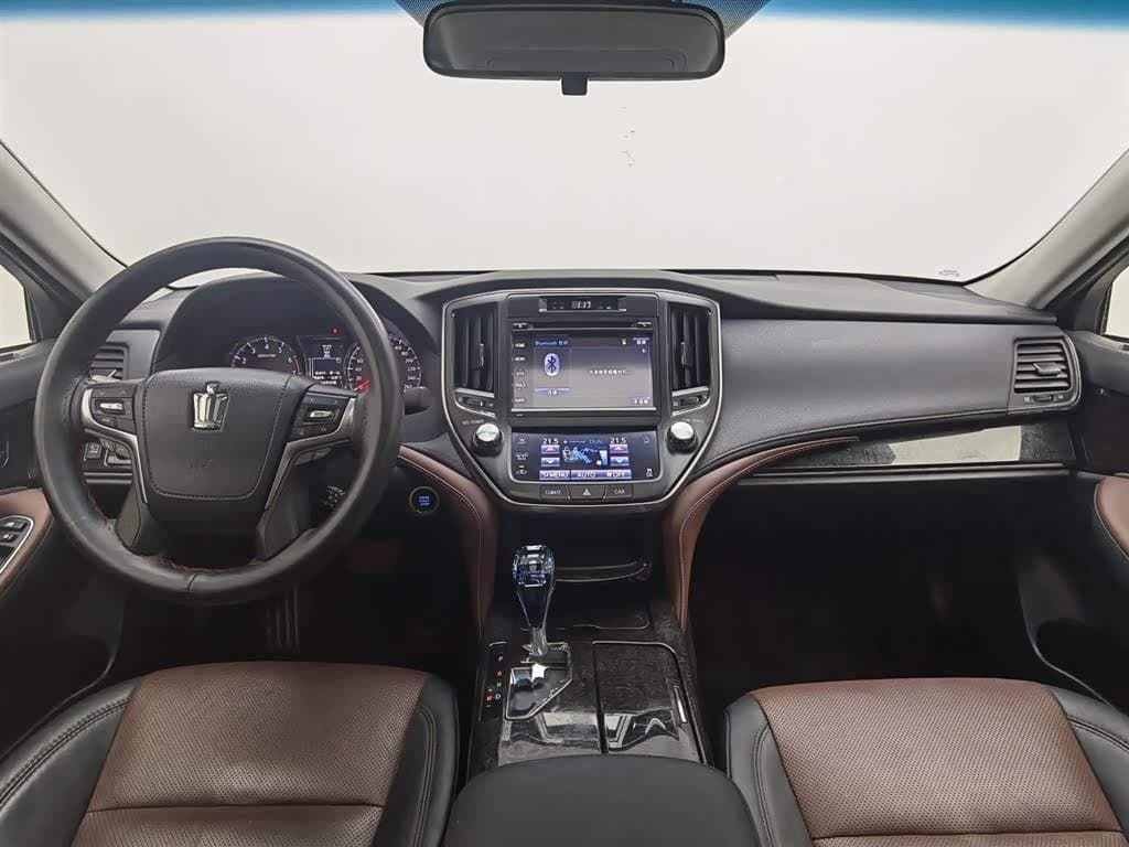 2017 Toyota Crown Black, 62,900 km, China export – photo 5