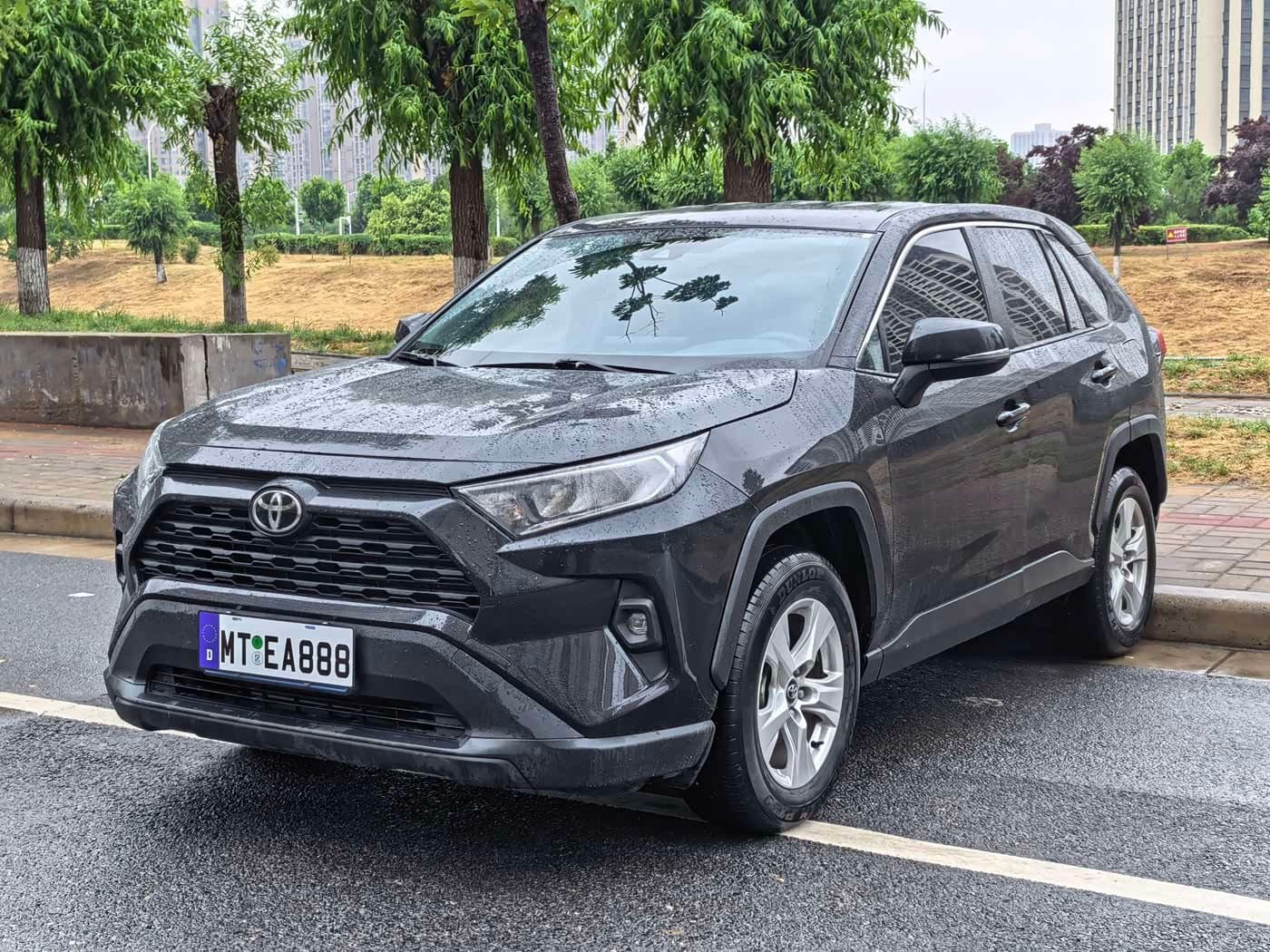 2024 Toyota RAV4 Black, 3,200 km, China export – photo 1