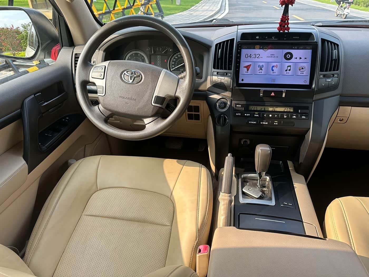 -- Toyota Land Cruiser White, 216,000 km, China export – photo 6