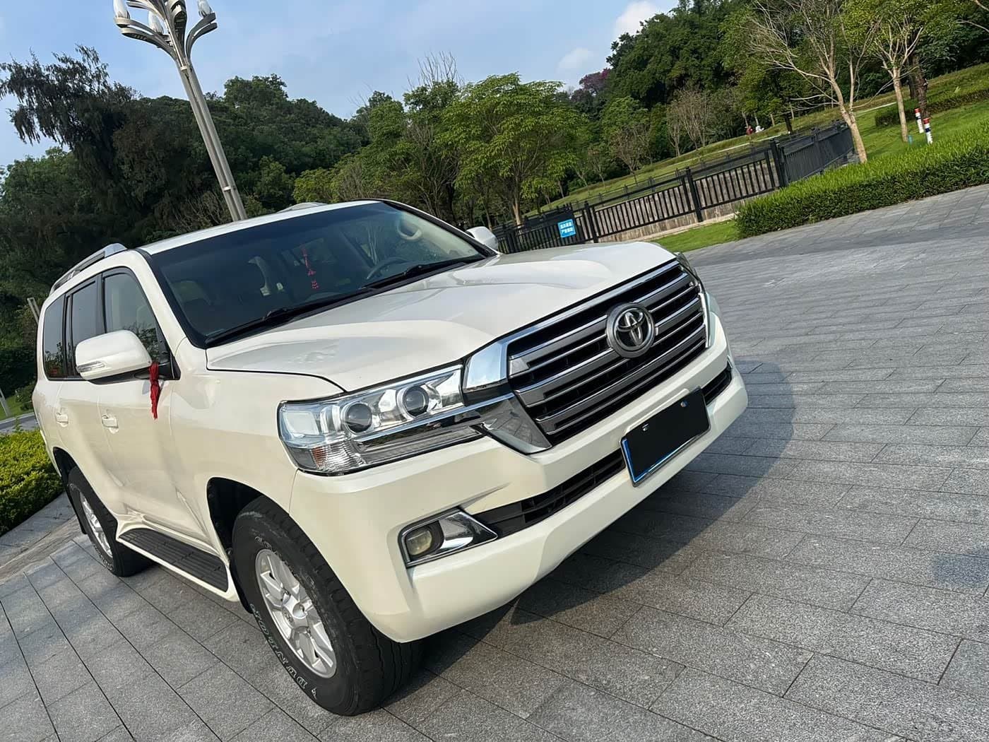 -- Toyota Land Cruiser White, 216,000 km, China export – photo 2