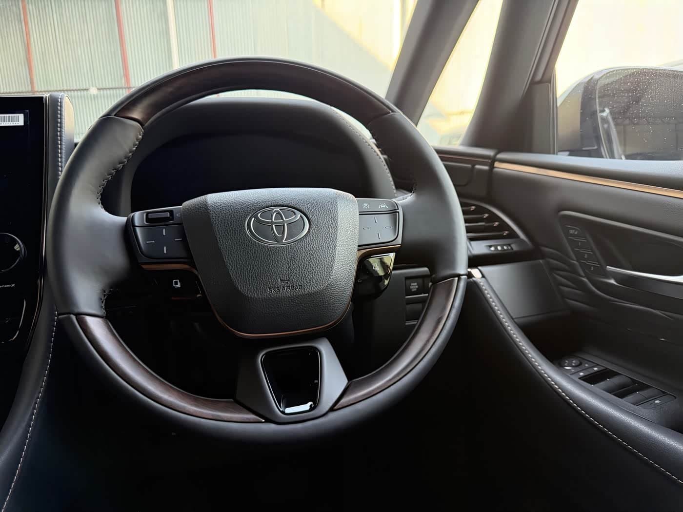 2025 Toyota Alphard White, 1,000 km, China export – photo 7