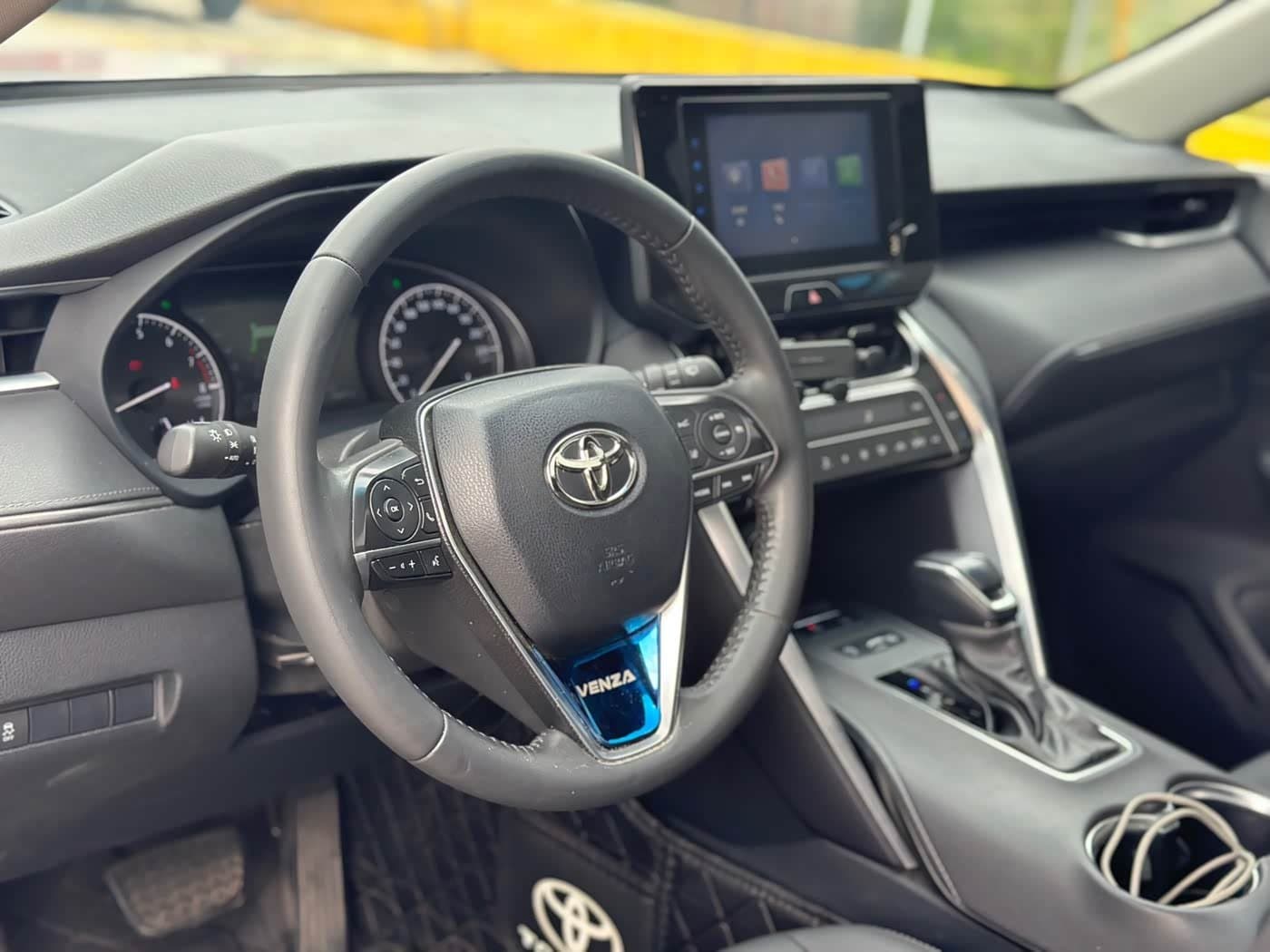 2022 Toyota Venza 银灰色, 30,000 km, China export – photo 6