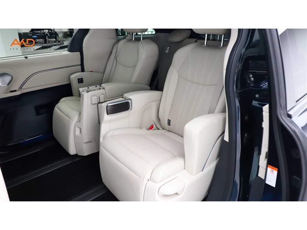 2024 Toyota Granvia Blue, 11,000 km, China export – photo 7