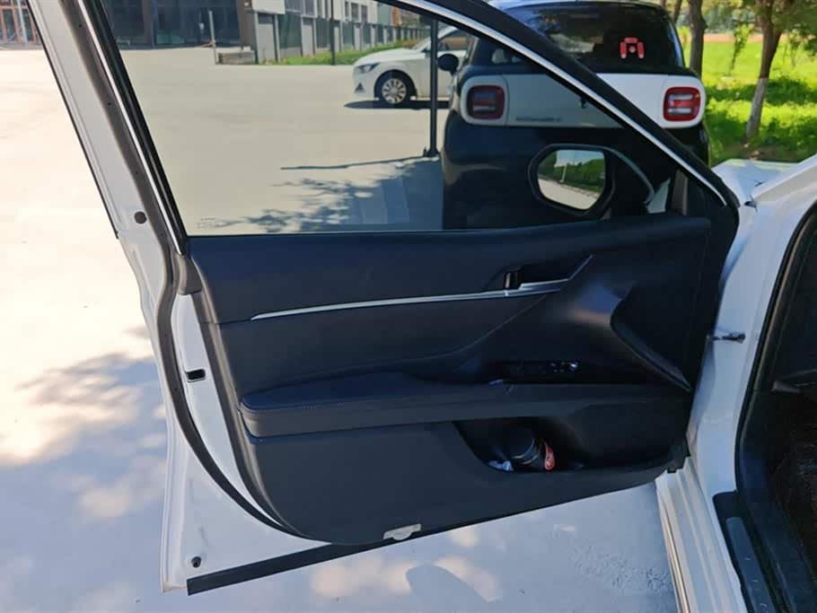 2023 Toyota Camry White, 55,300 km, China export – photo 7