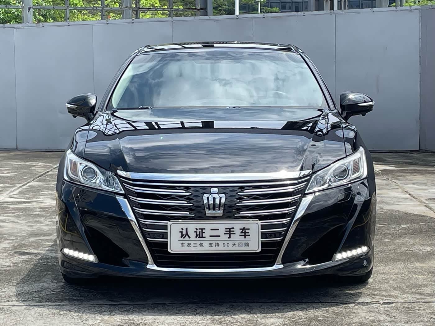 2015 Toyota Crown Black, 126,000 km, China export – photo 2