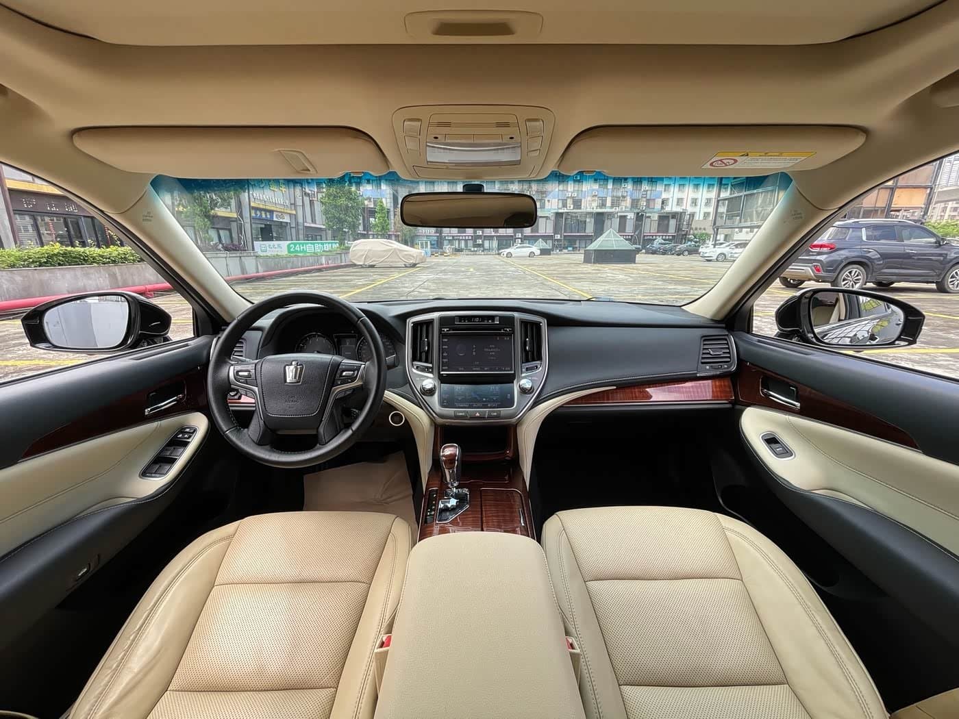 2015 Toyota Crown Black, 126,000 km, China export – photo 7
