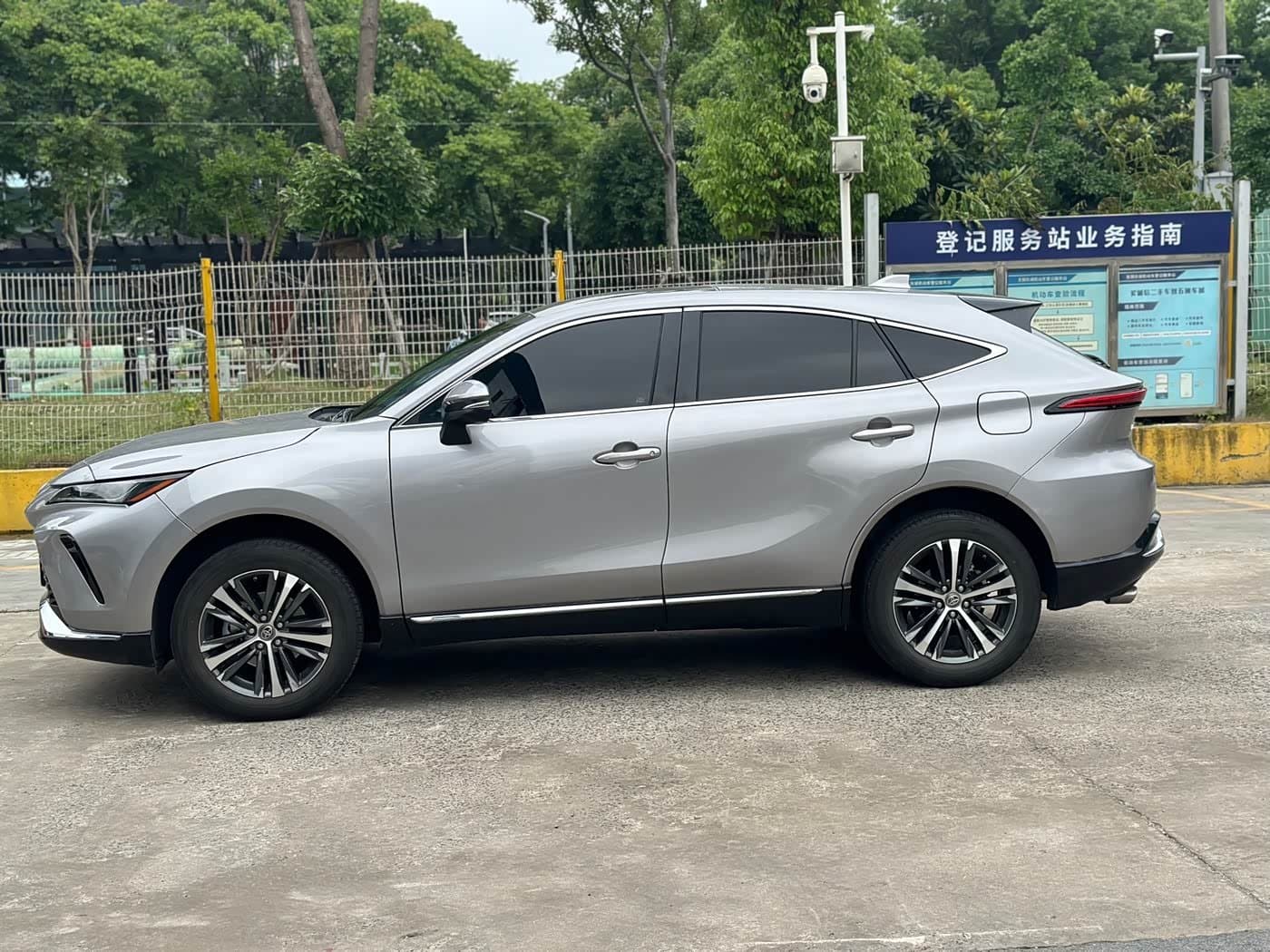 2022 Toyota Venza 银灰色, 30,000 km, China export – photo 2
