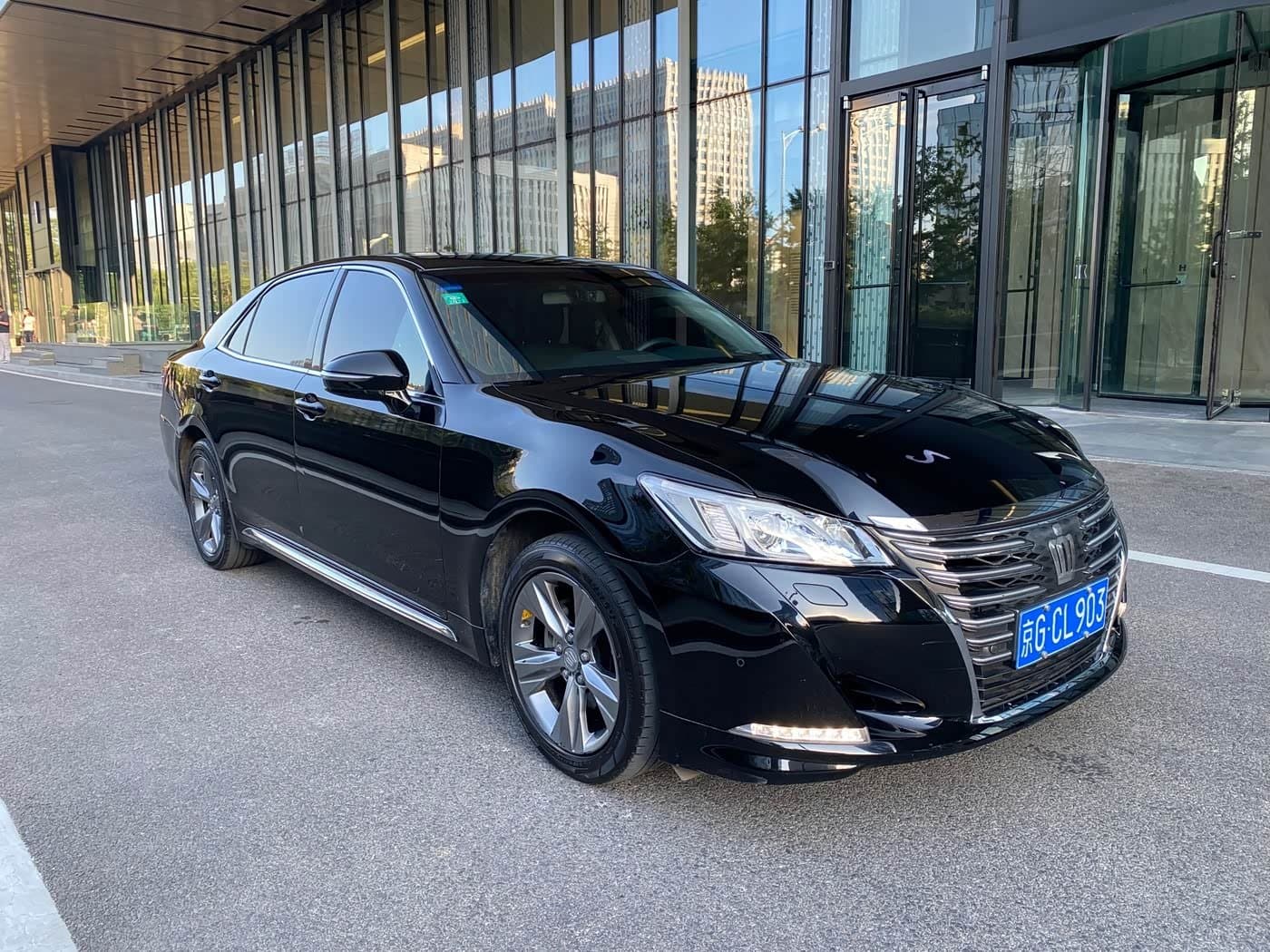 2015 Toyota Crown Black, 65,000 km, China export – photo 2