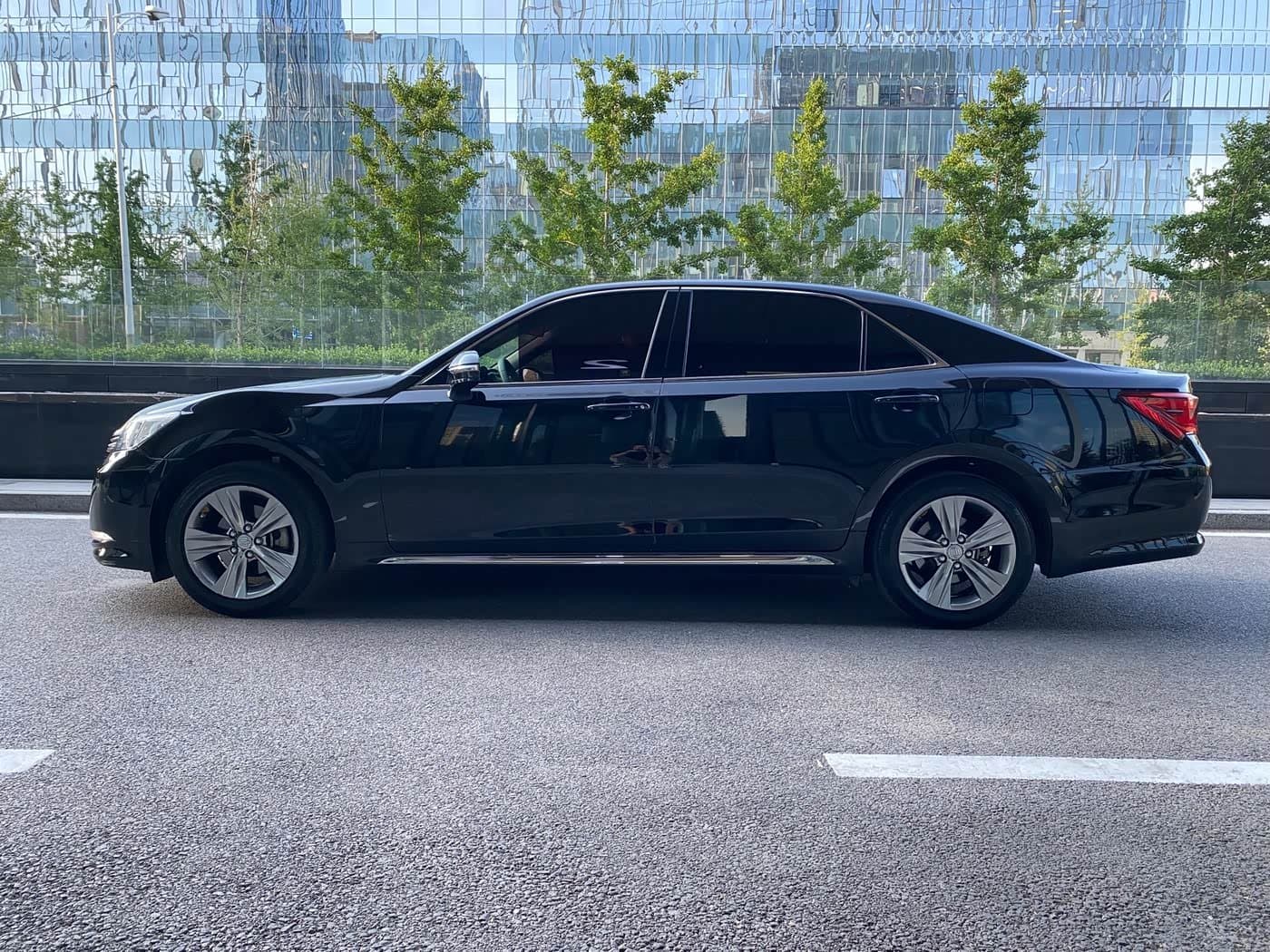 2015 Toyota Crown Black, 65,000 km, China export – photo 5