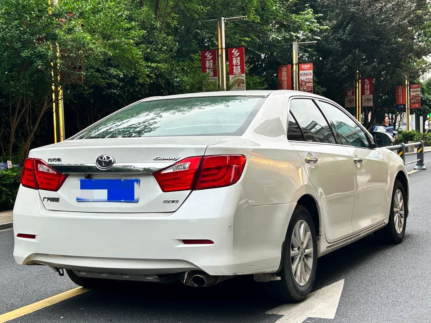 2013 Toyota Camry White, 56,000 km, China export – photo 6