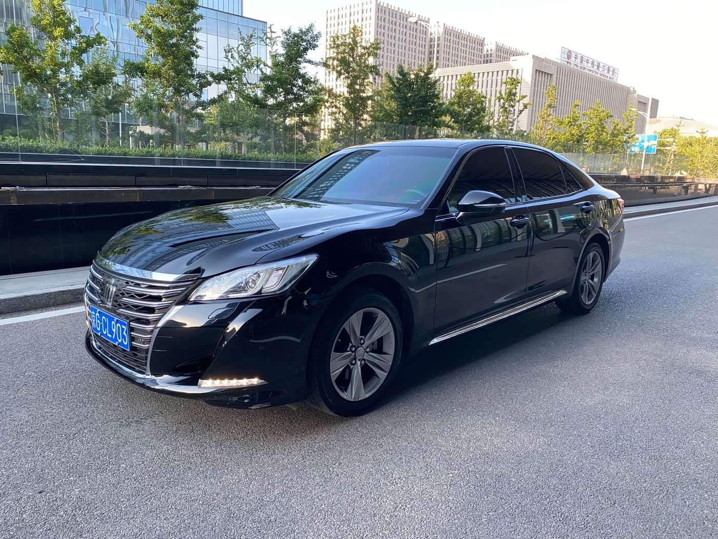 2015 Toyota Crown Black, 65,000 km, China export – photo 1