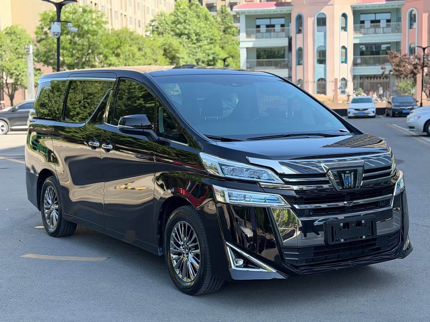 2022 Toyota Vellfire Black, 35,000 km, China export – photo 3