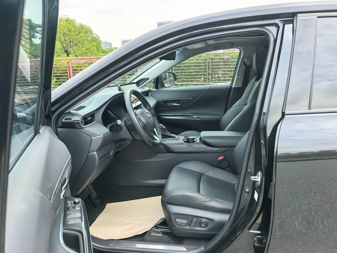 2023 Toyota Venza Black, 65,000 km, China export – photo 5