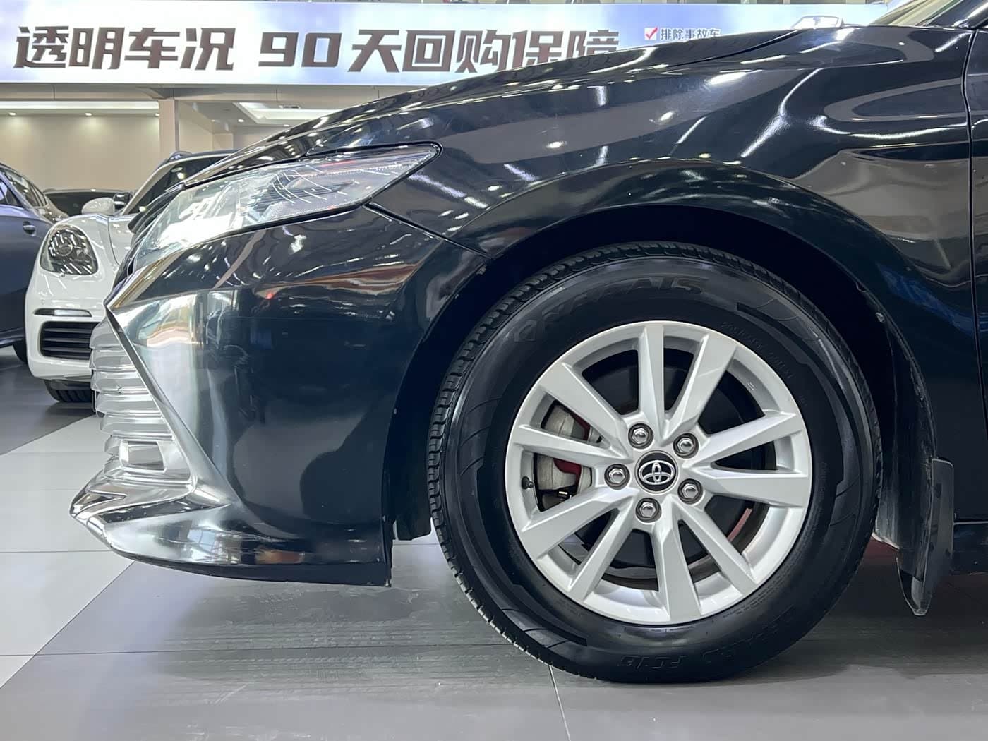 2017 Toyota Camry Black, 87,000 km, China export – photo 3