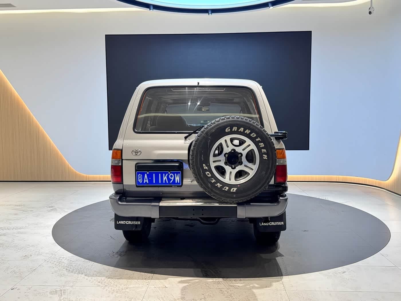 -- Toyota Land Cruiser 银灰色, 280,000 km, China export – photo 7