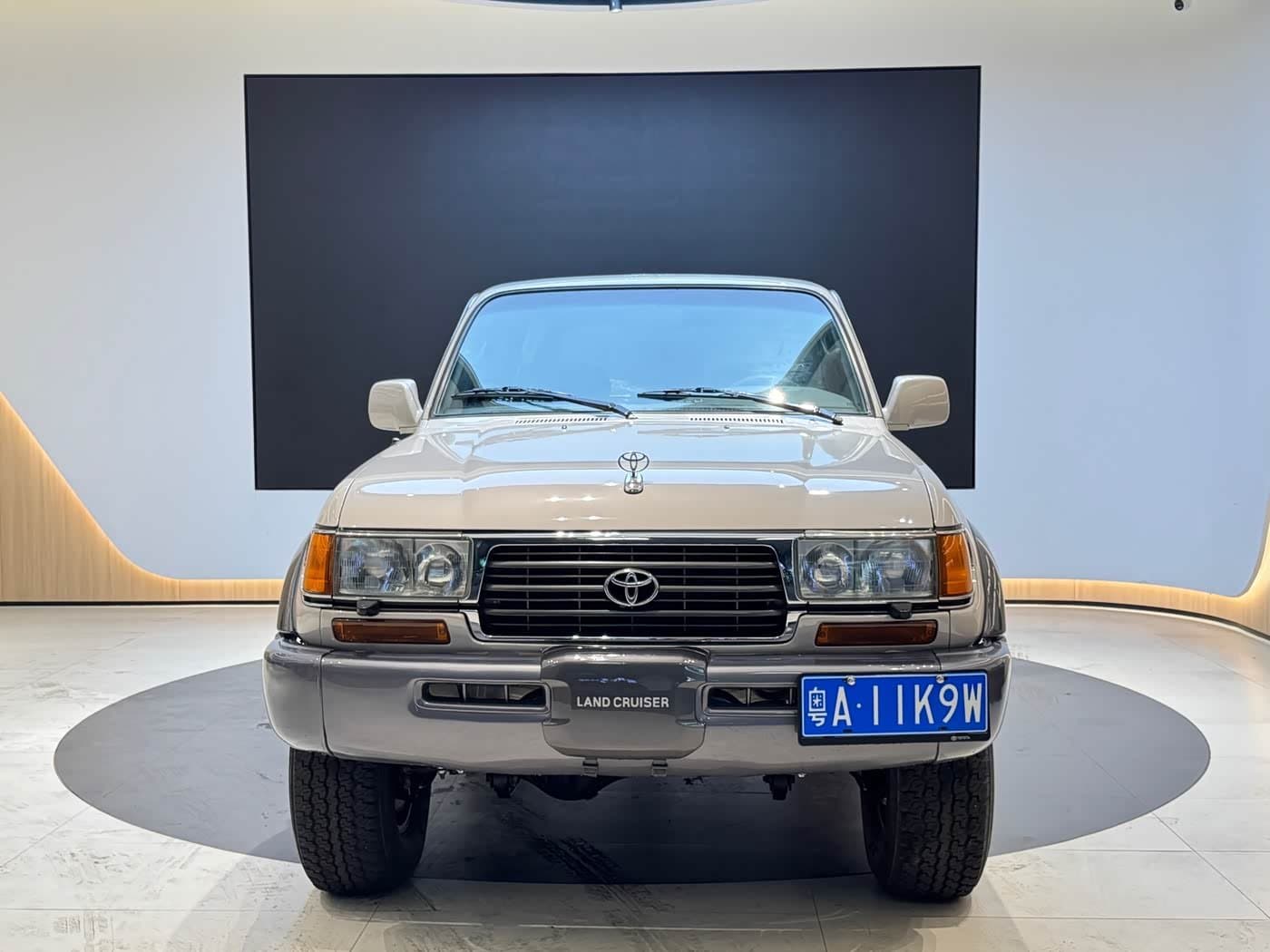-- Toyota Land Cruiser 银灰色, 280,000 km, China export – photo 2
