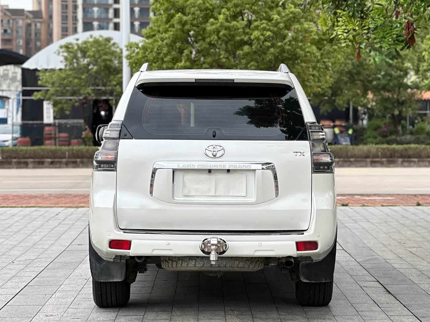 2010 Toyota Prado White, 152,000 km, China export – photo 4