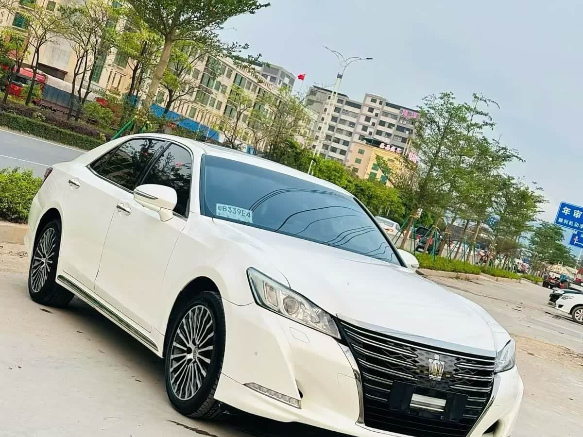 2017 Toyota Crown White, 140,000 km, China export – photo 3