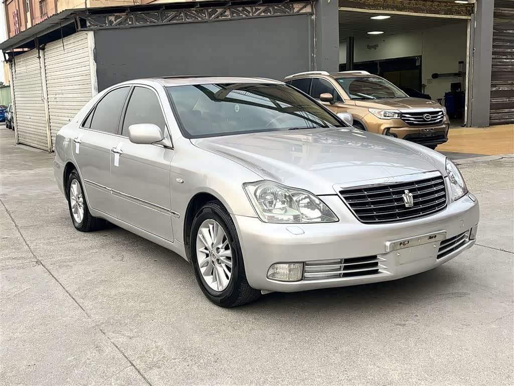 - Toyota Crown 银灰色, 112,000 km, China export – photo 3