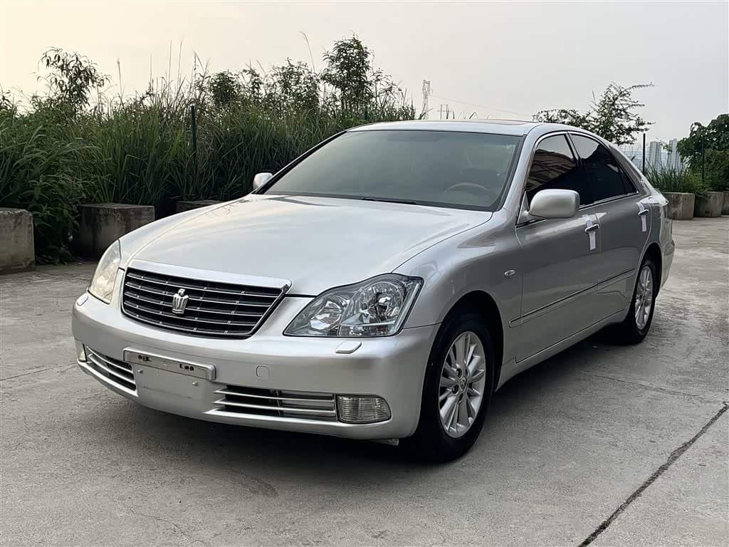 - Toyota Crown 银灰色, 112,000 km, China export – photo 1