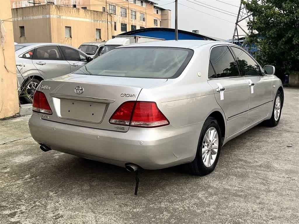 - Toyota Crown 银灰色, 112,000 km, China export – photo 4