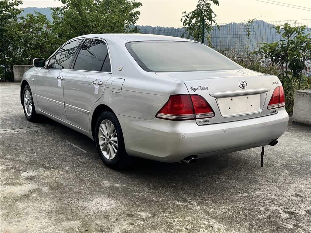 - Toyota Crown 银灰色, 112,000 km, China export – photo 6