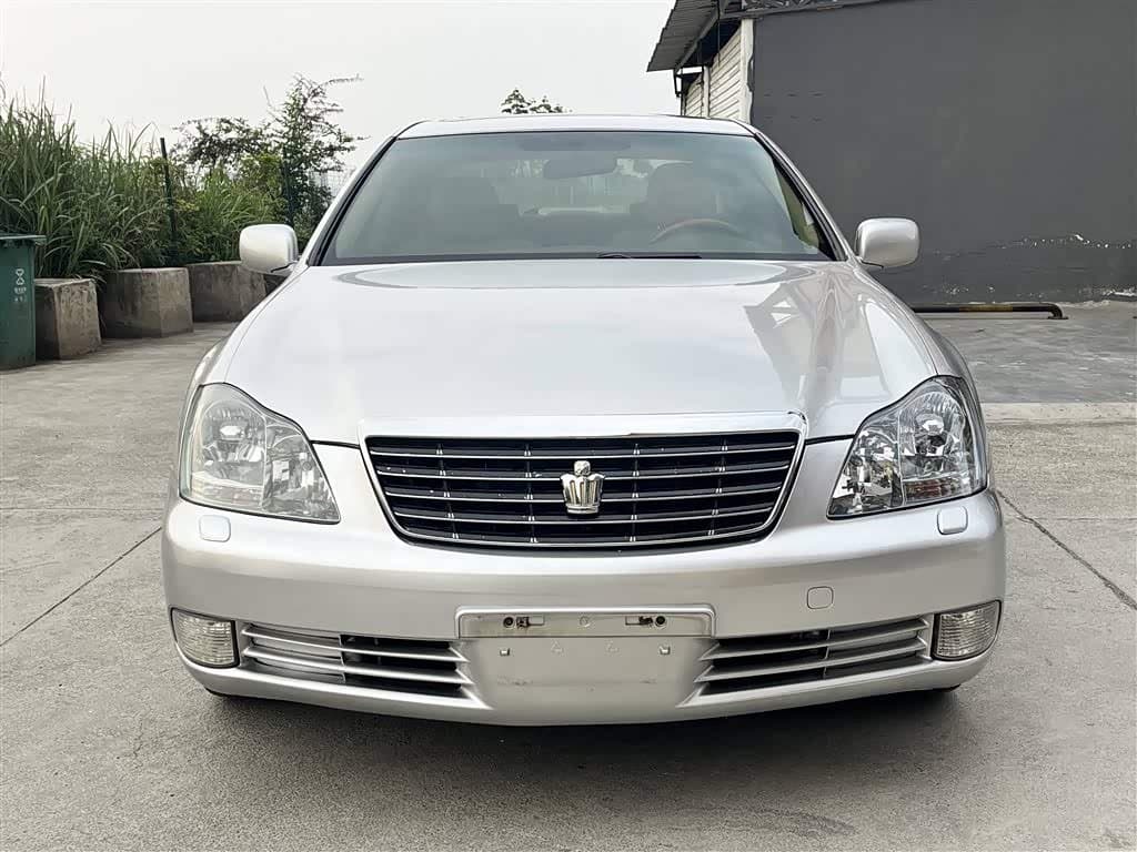 - Toyota Crown 银灰色, 112,000 km, China export – photo 2