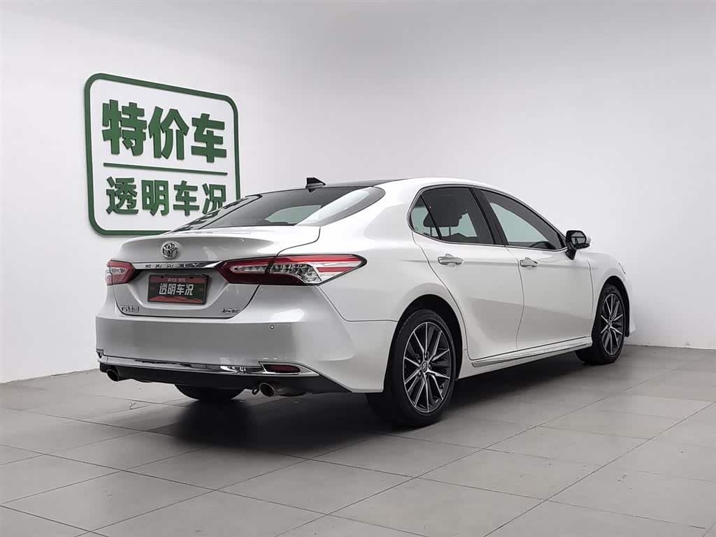 2023 Toyota Camry White, 41,200 km, China export – photo 2