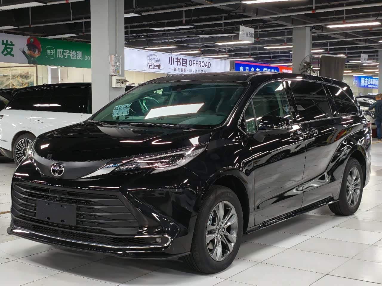 2025 Toyota Sienna Black, 200 km, China export – photo 1