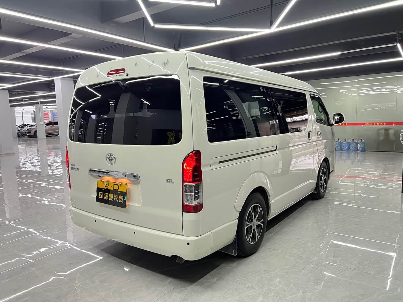 2011 Toyota HIACE White, 20,000 km, China export – photo 5