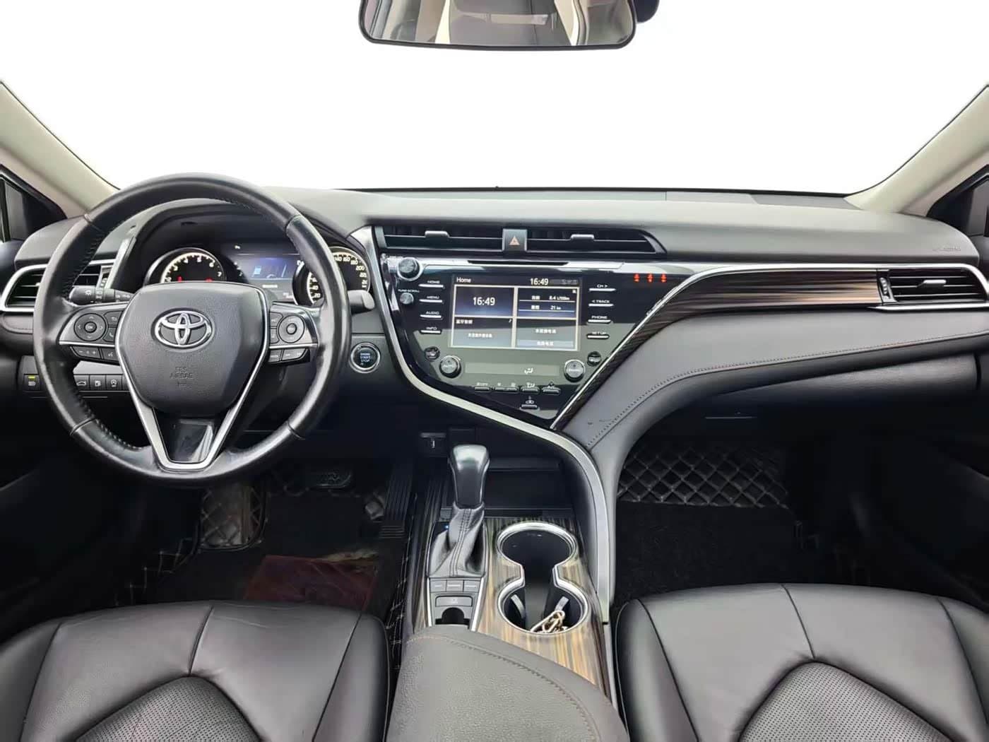 2017 Toyota Camry White, 80,000 km, China export – photo 6