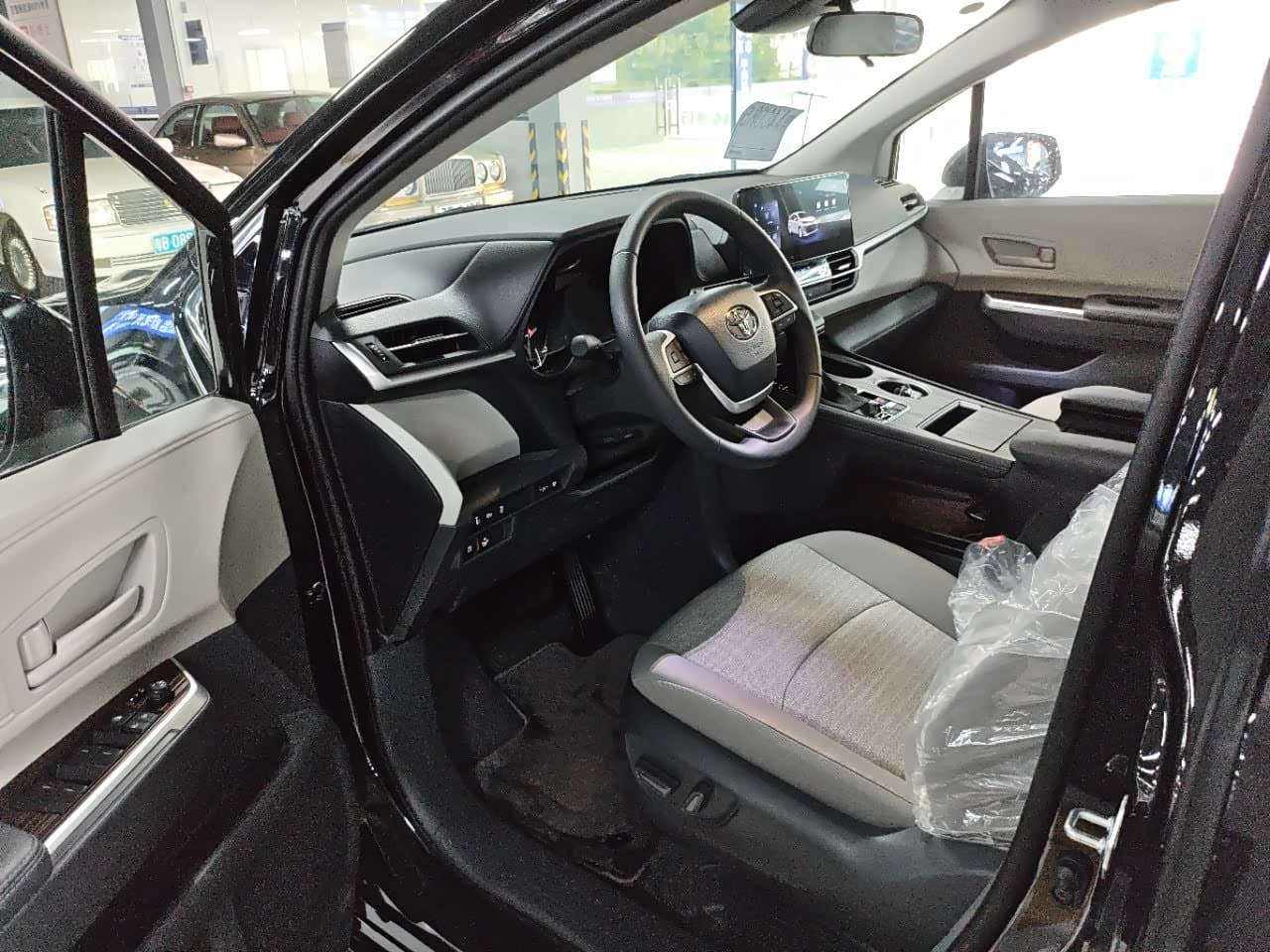 2025 Toyota Sienna Black, 200 km, China export – photo 4
