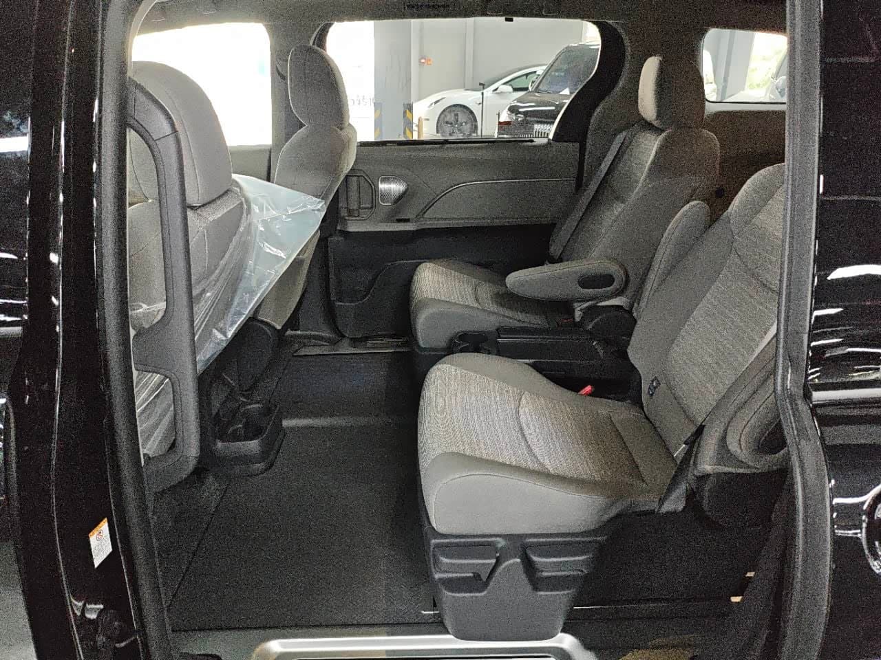 2025 Toyota Sienna Black, 200 km, China export – photo 6